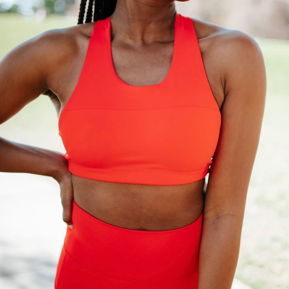 Cara Loren POPPY Cross-Back Sports Bra - Medium